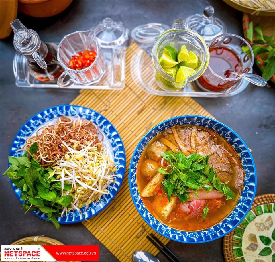 Học bí quyết nấu Bún bò Huế