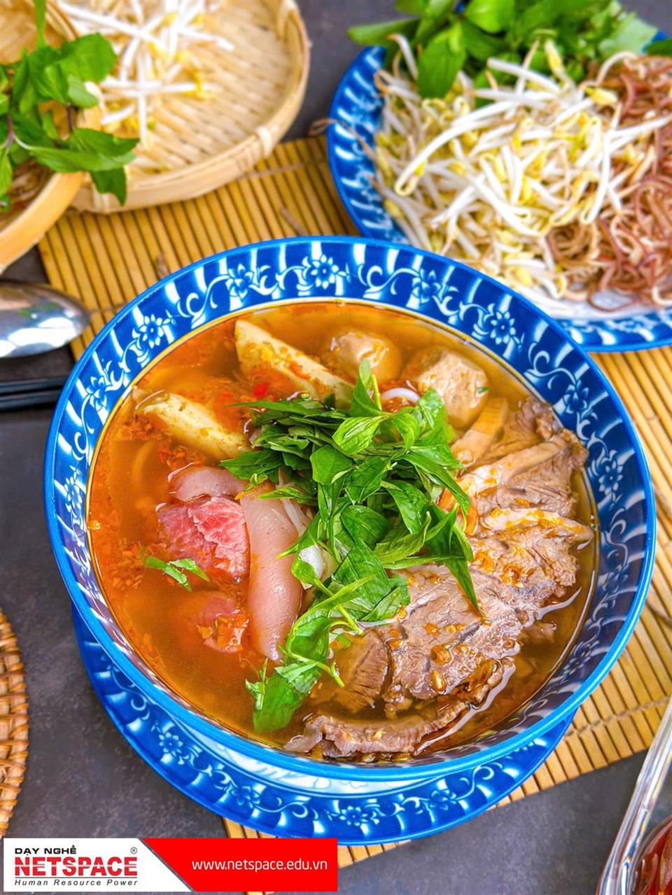 Học bí quyết nấu Bún bò Huế