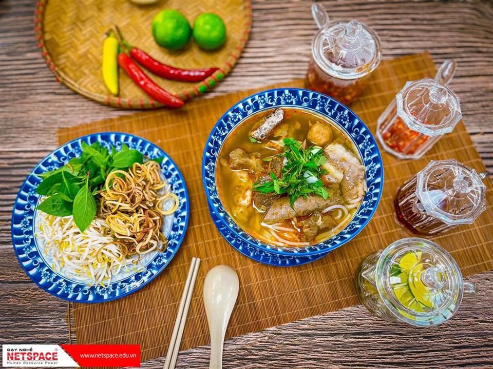 Học bí quyết nấu Bún bò Huế