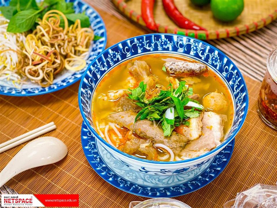 Học bí quyết nấu Bún bò Huế