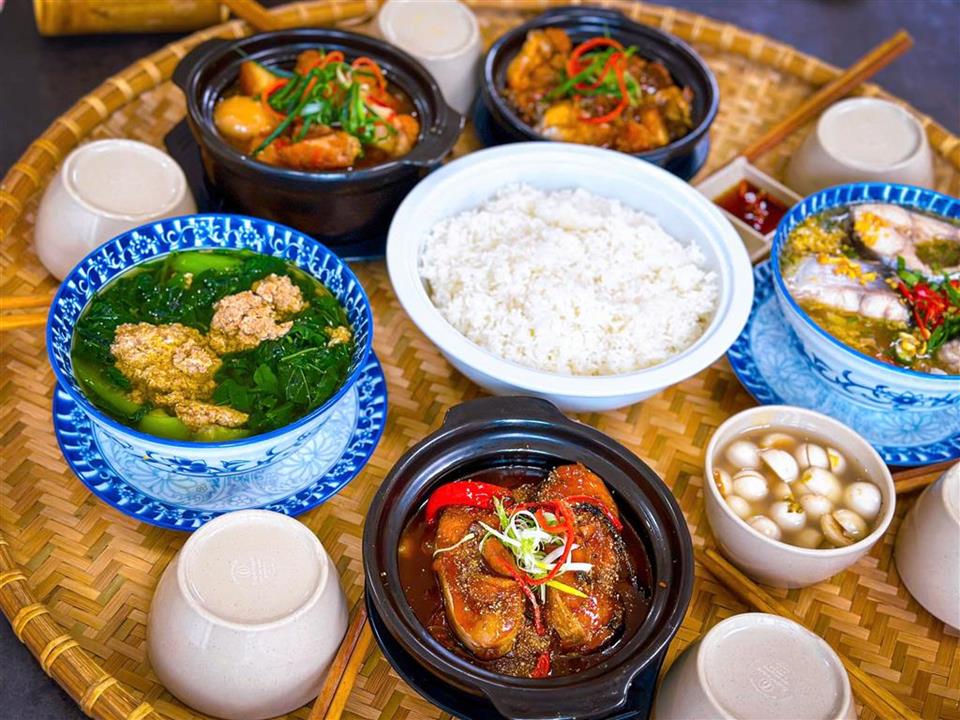 Mâm Cơm Truyền Thống Việt Nam – Nét Đẹp Ẩm Thực Đậm Đà Bản Sắc